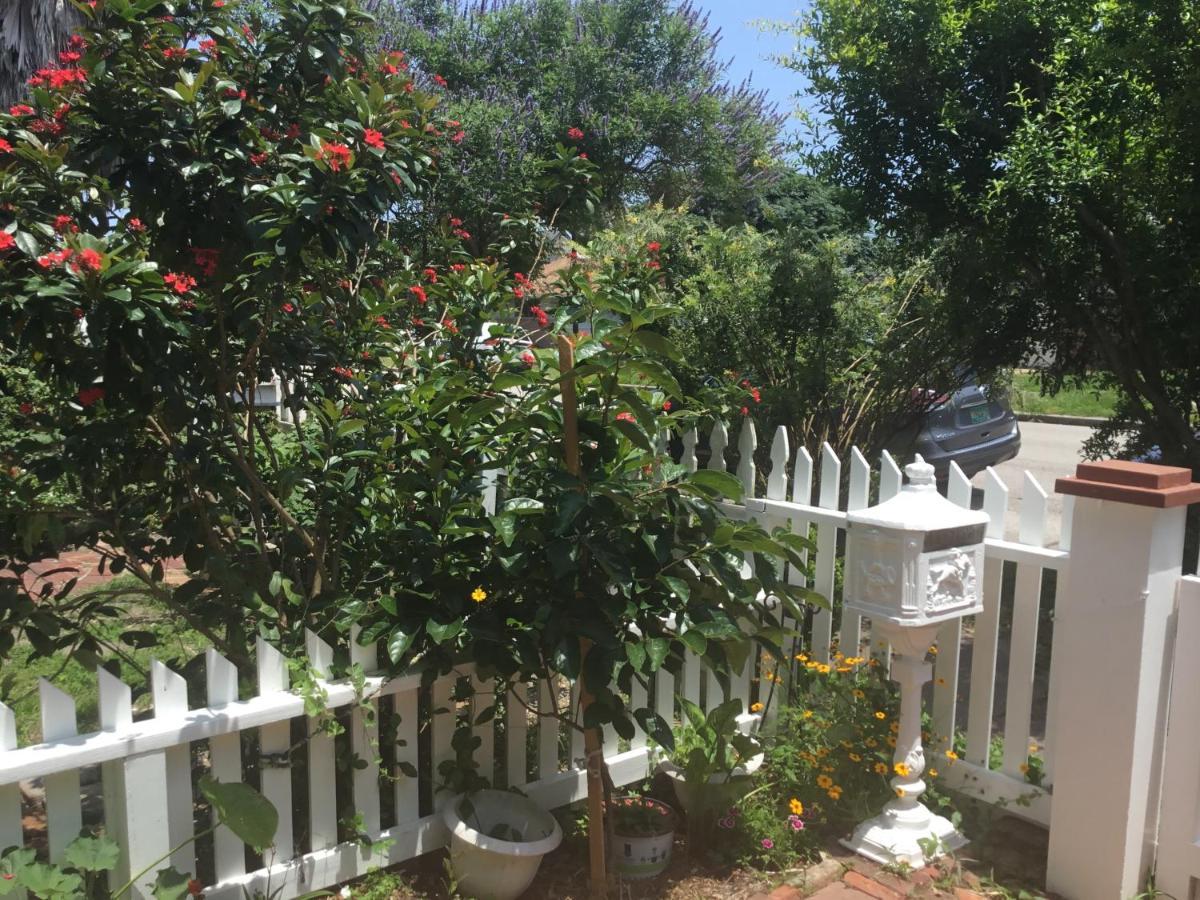 Studio Apartment At Historical House Galveston Exterior foto
