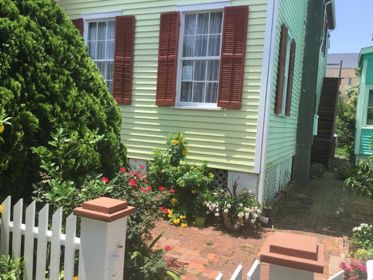 Studio Apartment At Historical House Galveston Exterior foto