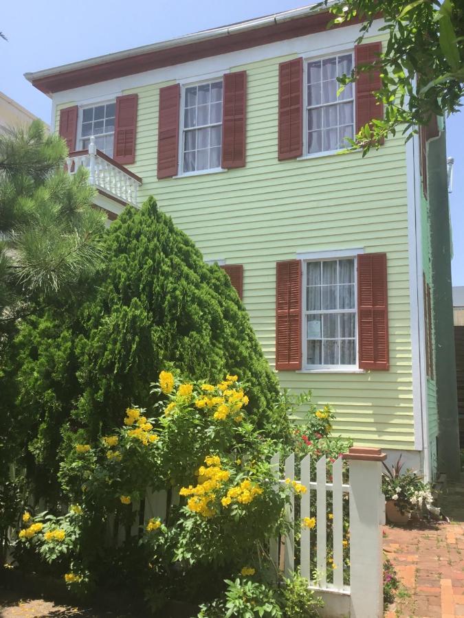 Studio Apartment At Historical House Galveston Exterior foto