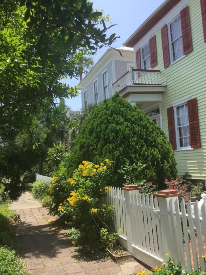 Studio Apartment At Historical House Galveston Exterior foto